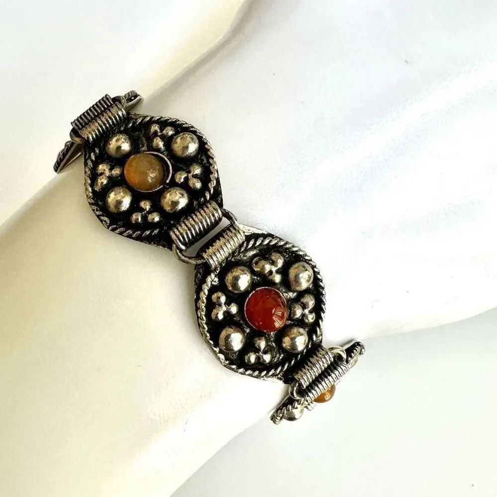 Vintage ethnic silver tone carnelian bracelet